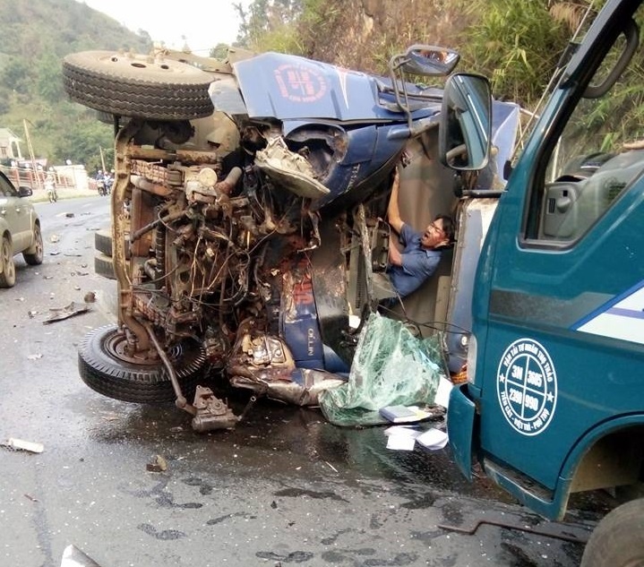 Xe tai gay tai nan lien hoan o doc Cun, mot nguoi tu vong hinh anh