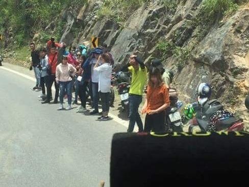 Nhom phuot thu bien long duong thanh noi chup anh hinh anh