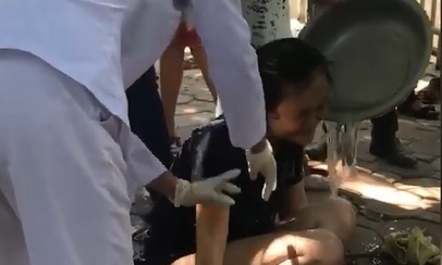 Nguoi dan cuu co gai nhay song Set tu tu hinh anh