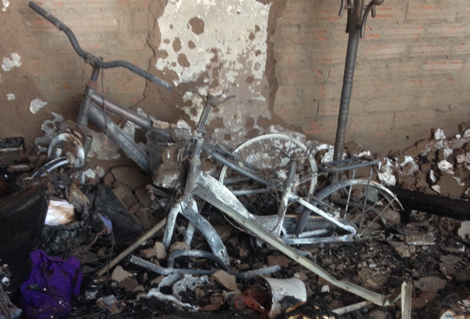 Canh tan hoang trong can ho phat chay o chung cu Fodacon hinh anh