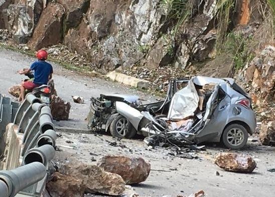 Tang da lon roi trung oto, tai xe tu vong tai cho hinh anh