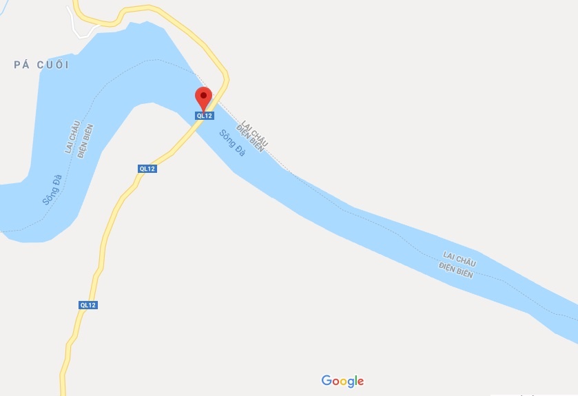 đá mồ côi lăn trúng ôtô ảnh 2 da mo coi lan trung oto anh 2