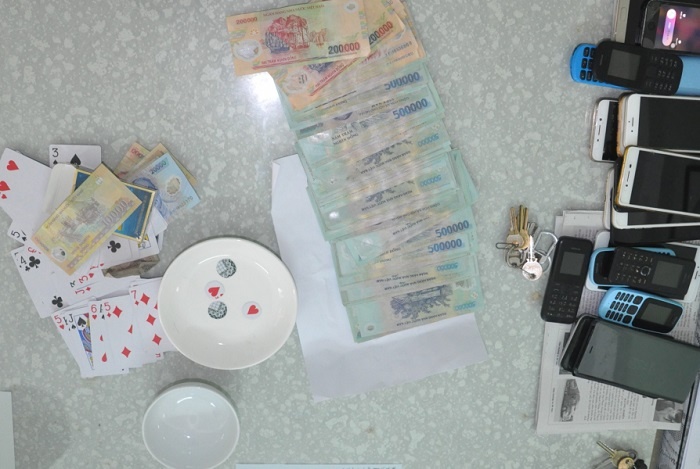 Nguyen Doi pho CSGT cung 10 nguoi bi bat qua tang tren chieu bac hinh anh