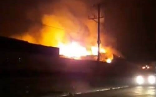 Chay lon suot dem o khu cong nghiep Thuy Van hinh anh