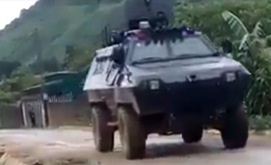 Xe boc thep tien vao sao huyet ma tuy tai Long Luong hinh anh