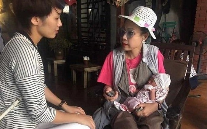 Hai me con 'hot girl' Bella duoc chuyen toi trung tam bao tro xa hoi hinh anh