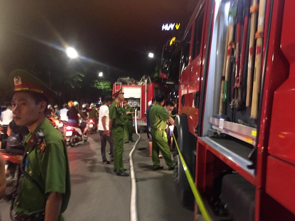 cháy nhà trên phố Huế ảnh 1 chay nha tren pho Hue anh 1