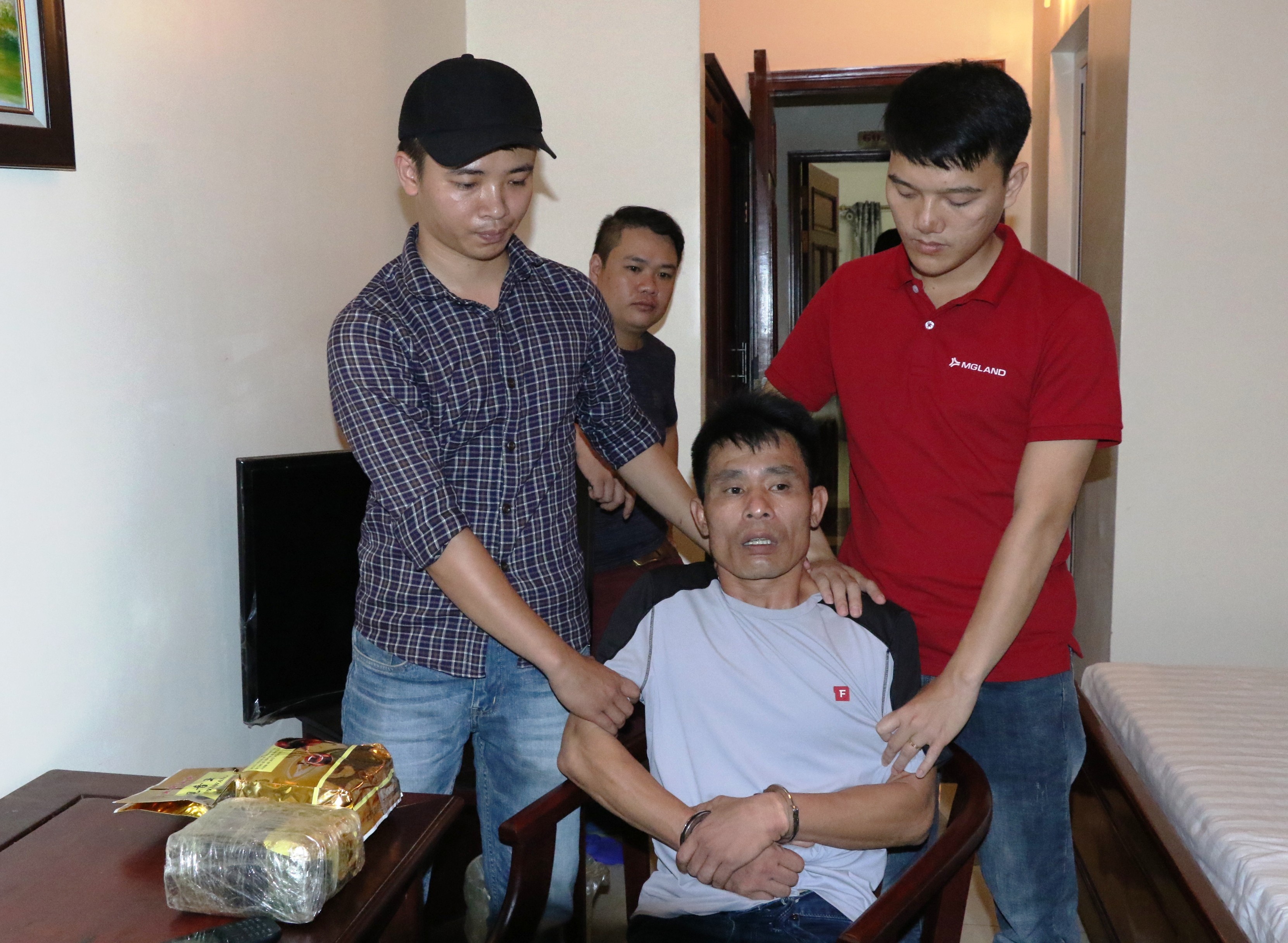 Triet pha 2 duong day mua ban ma tuy hinh anh