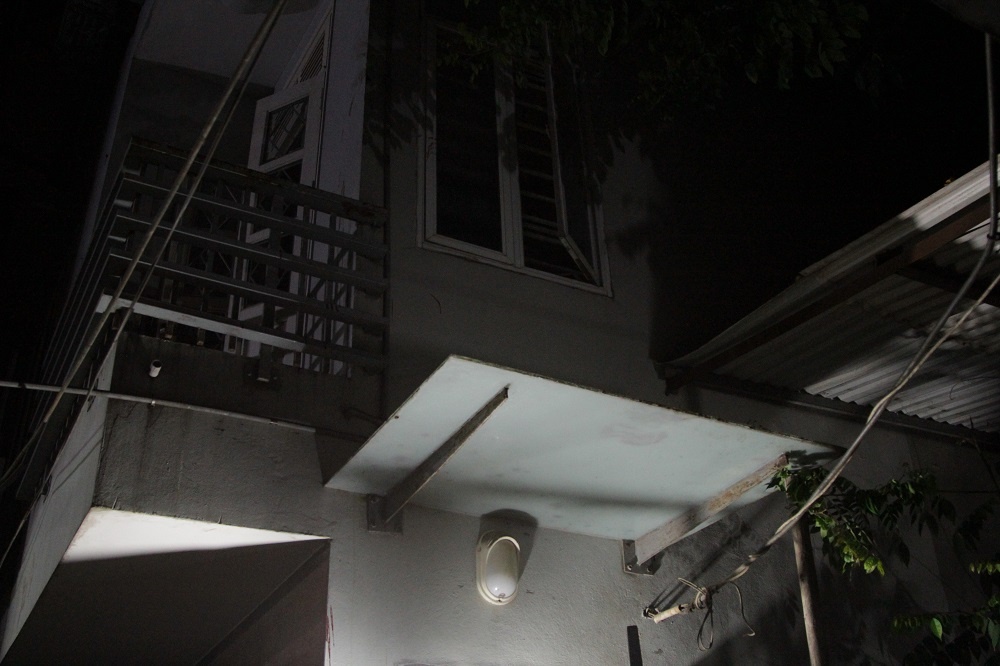 con re dot nha chem bo vo anh 3