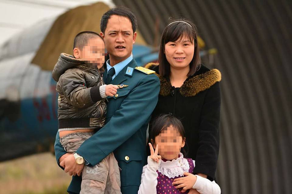 Than nhan phi cong Su-22: 'Ve di Tri oi, hoa lan no roi' hinh anh