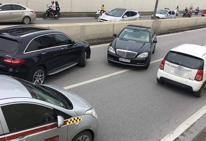 xe biển ngũ quý đi ngược chiều ảnh 1 xe bien ngu quy di nguoc chieu anh 1