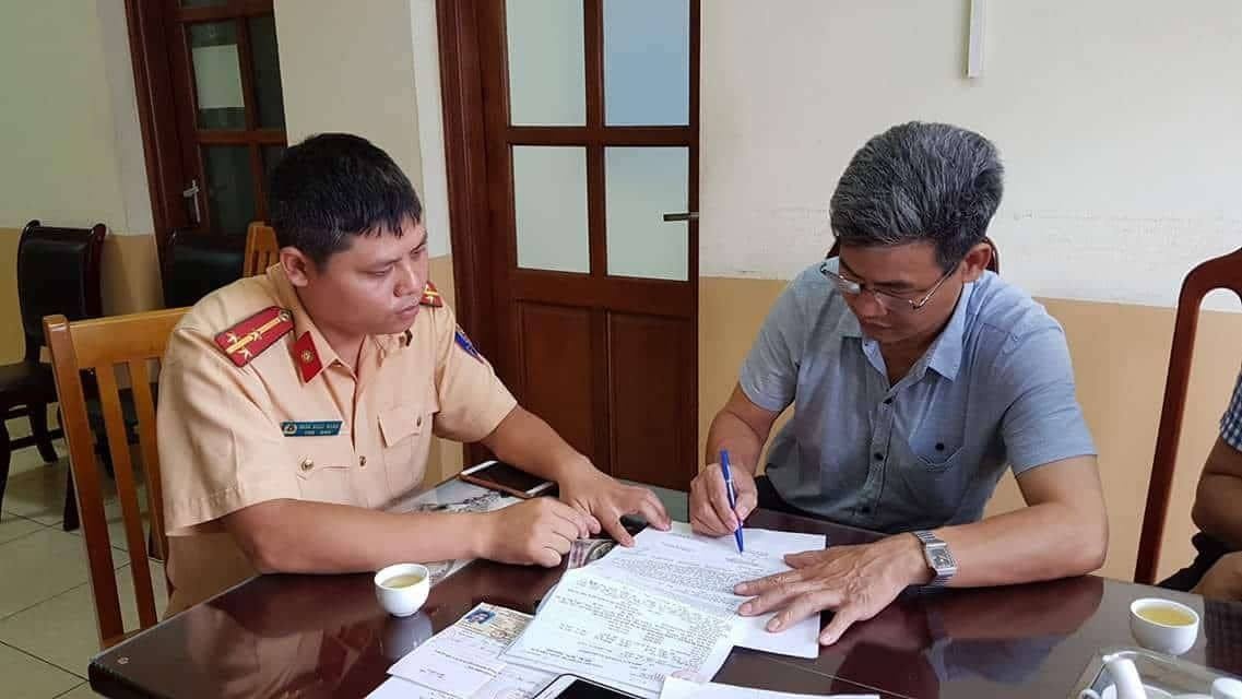 Mercedes bien ngu quy di nguoc chieu anh 1