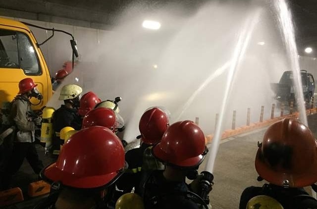 Dien tap khi co tai nan lien hoan tai duong ham song Sai Gon hinh anh