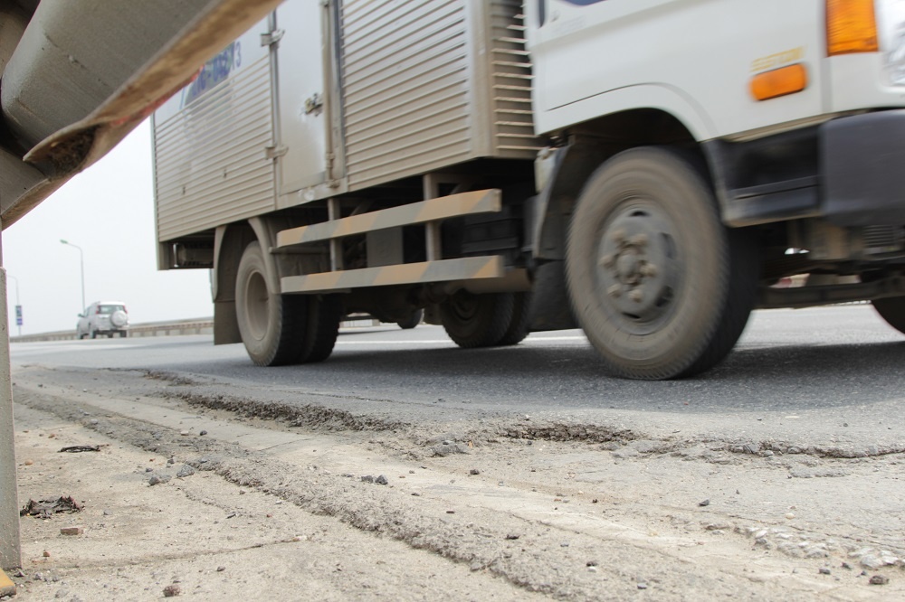 Tai xe than phien vi cau Thang Long xuong cap hinh anh