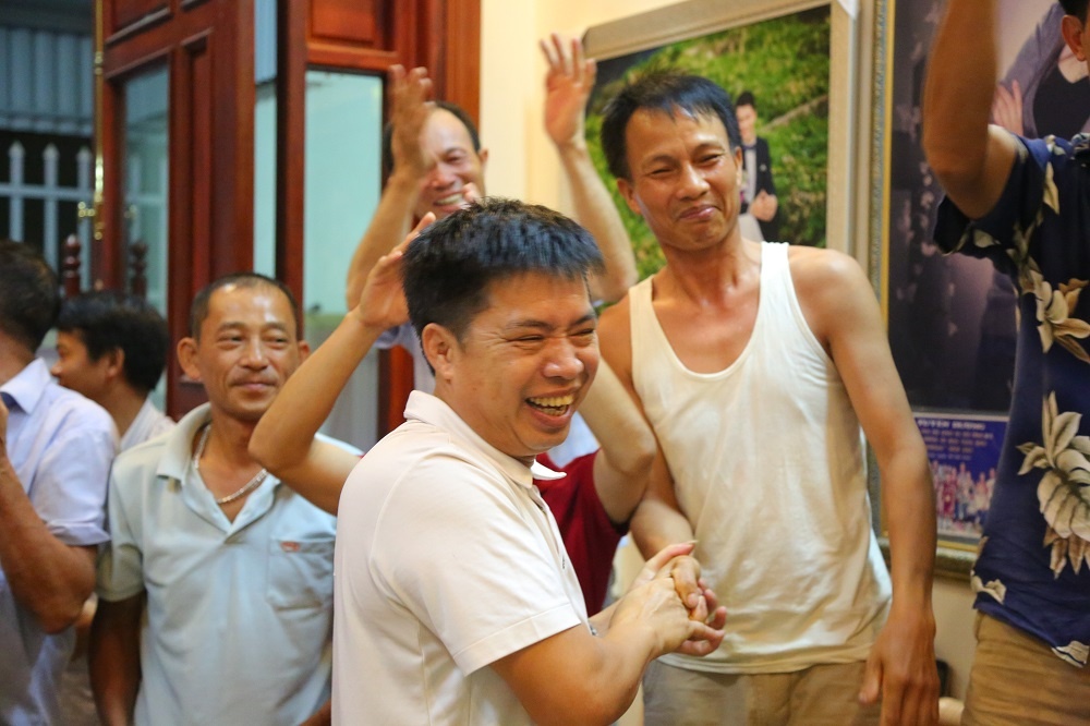 Bo me Van Toan: 'Du bi cung khong sao, con cu tin tuong thay Park' hinh anh