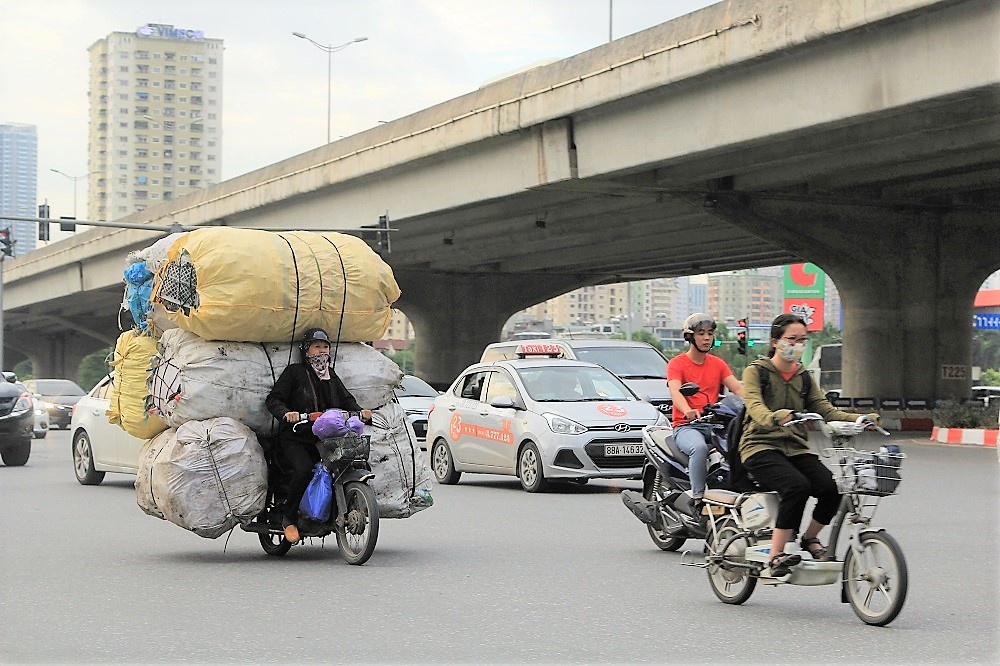 người dân nghỉ lễ đổ về Hà Nội ảnh 10 nguoi dan nghi le do ve Ha Noi anh 10
