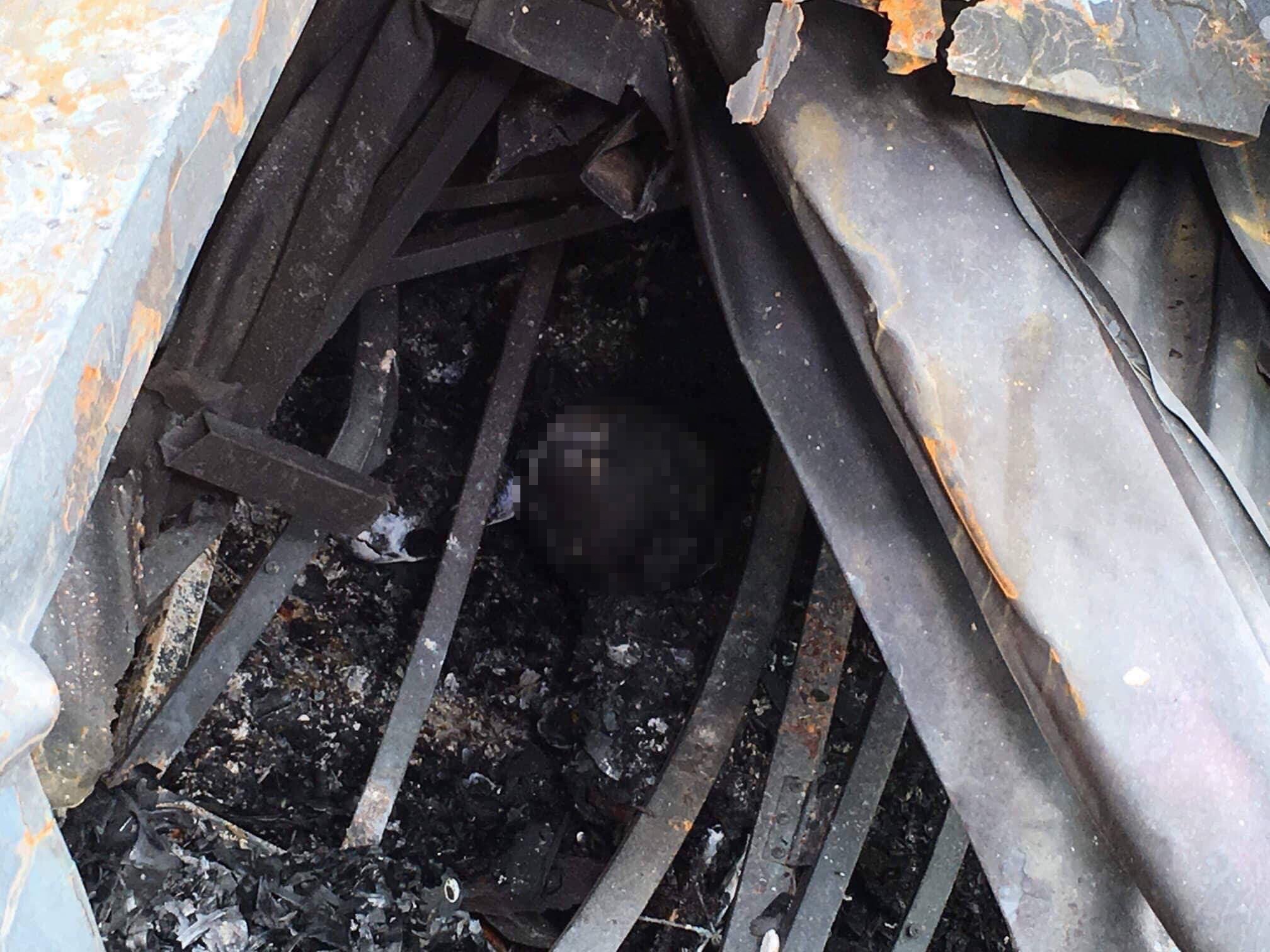 Xu ly sao khi thay 2 thi the bi chay o khu tro cua ong Hiep 'Khung'? hinh anh