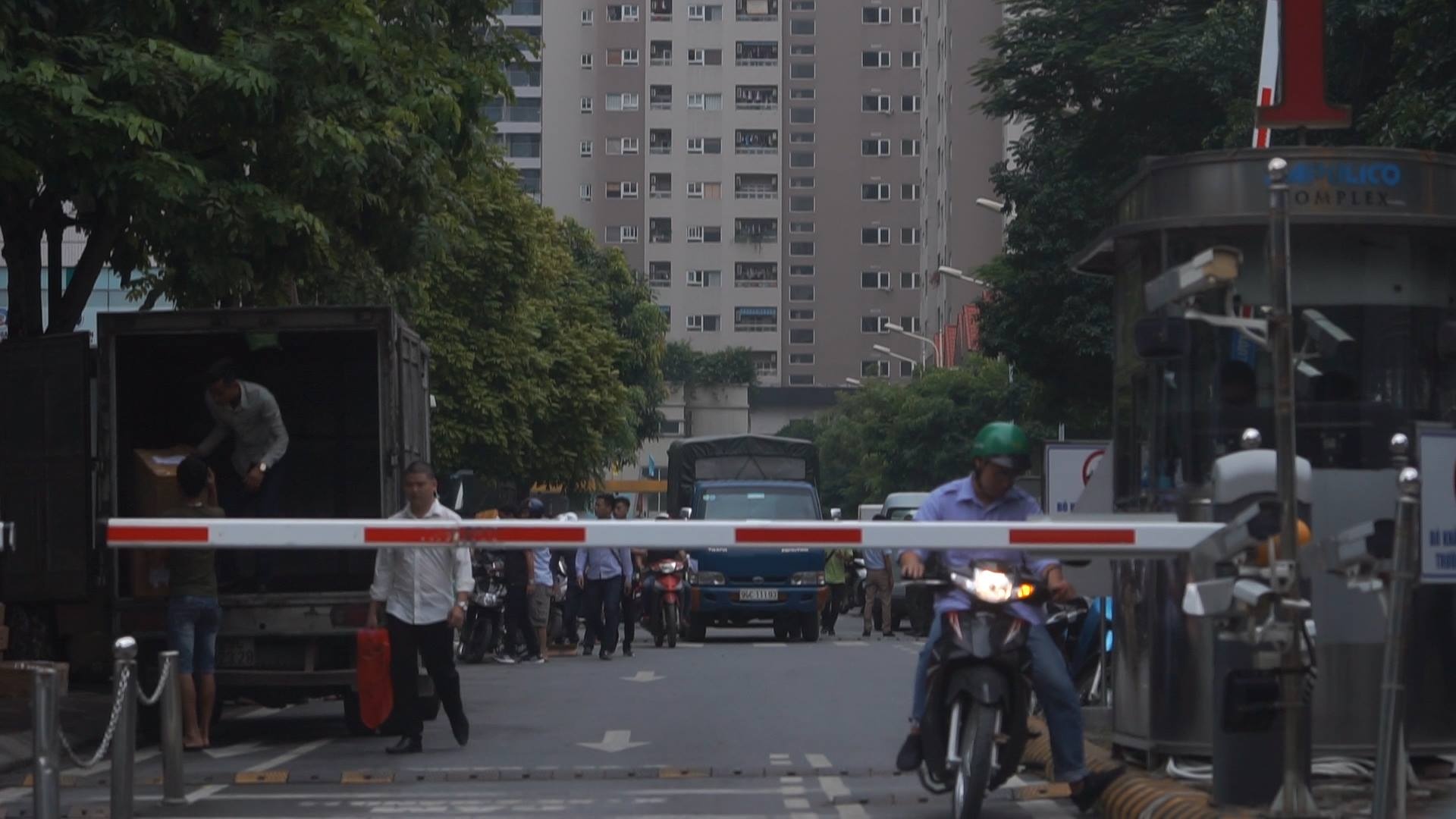 cu dan chung cu Hapulico buc xuc anh 1