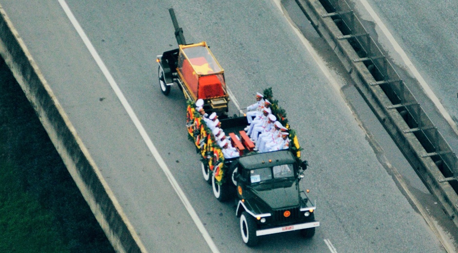 Xe tang dua linh cuu Chu tich nuoc Tran Dai Quang ve que hinh anh