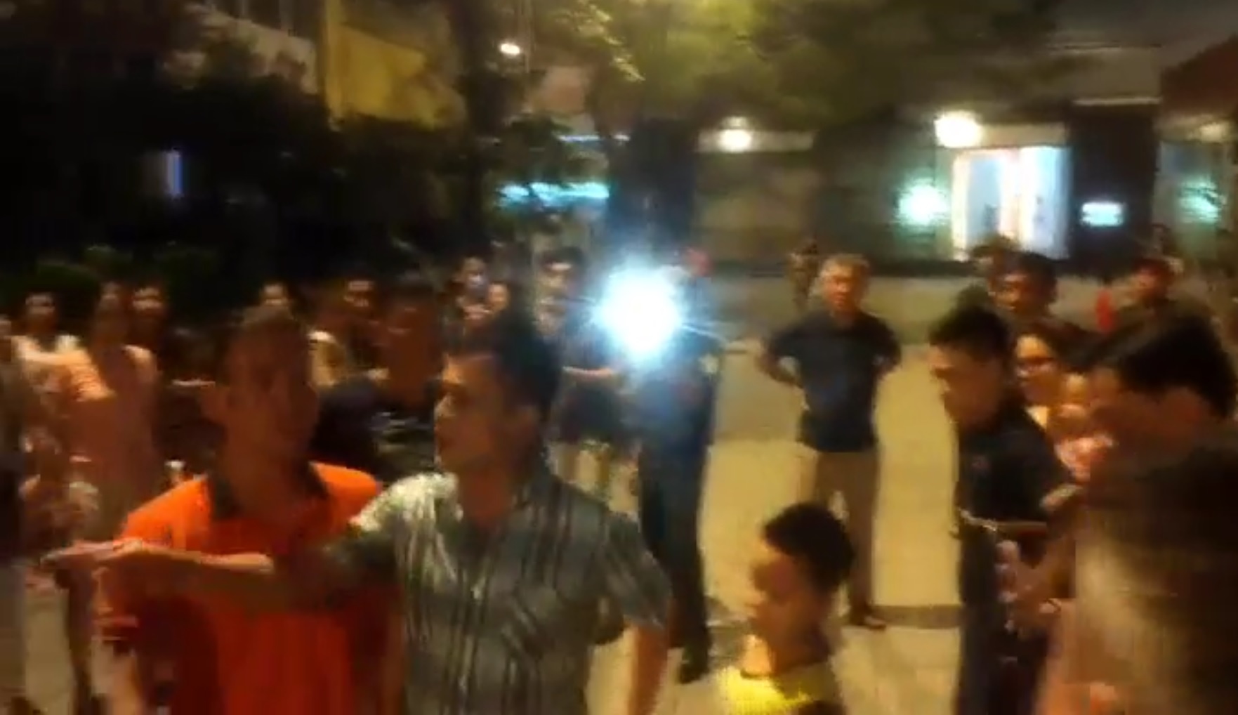 cu dan chung cu Hapulico buc xuc anh 3