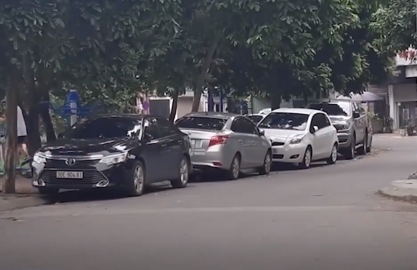 Bai giu xe 'tho phi' bi xu phat sau phong su cua Zing.vn hinh anh