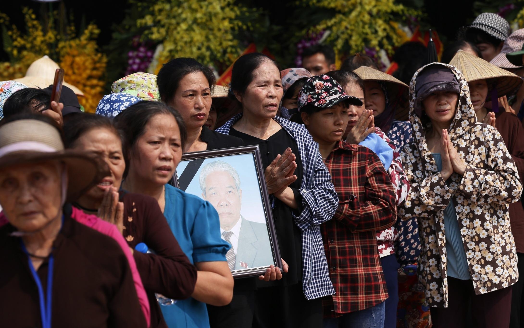 Nguyen Tong bi thu Do Muoi ve voi dat me hinh anh