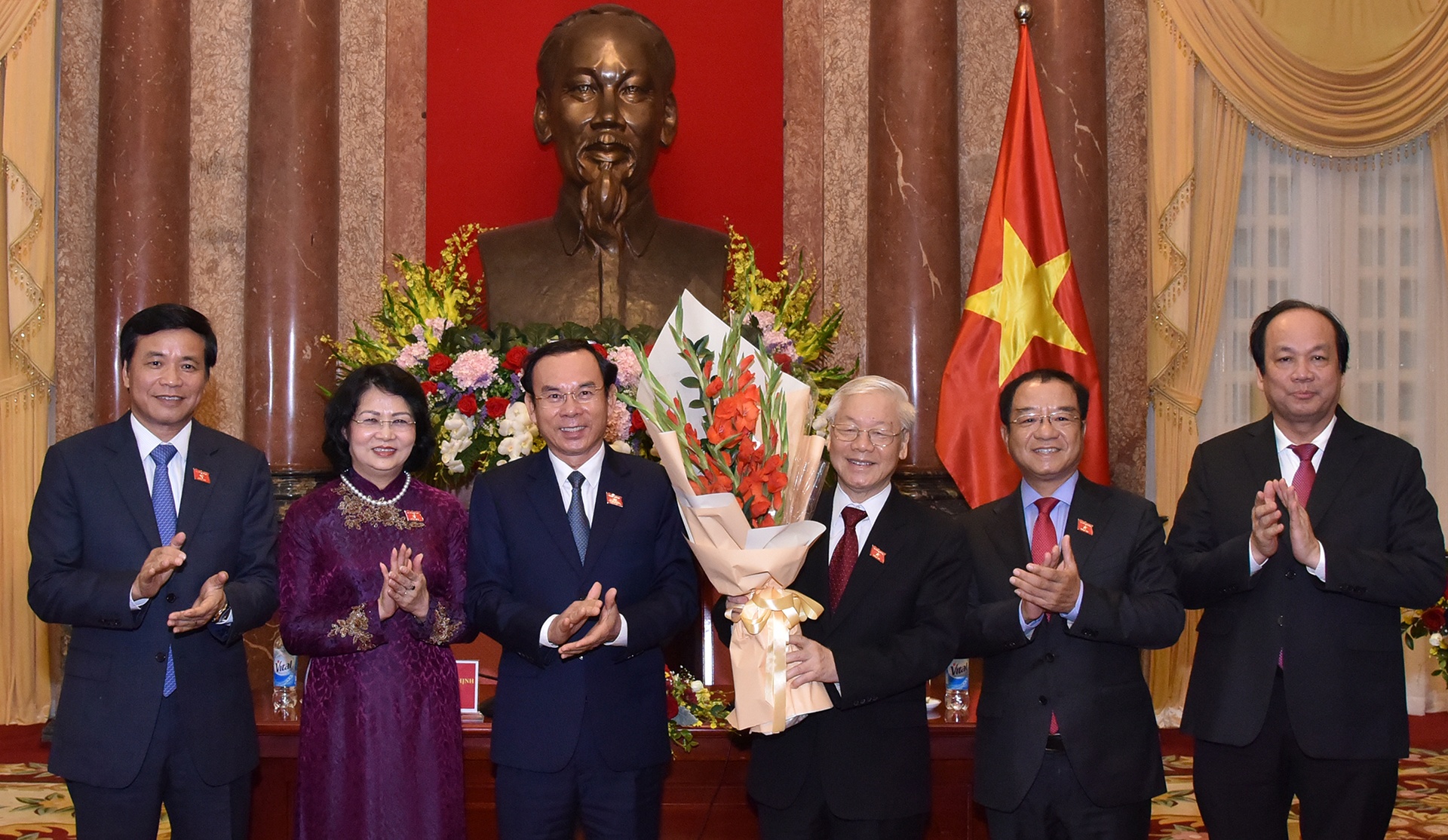 Tong bi thu tham van phong chu tich anh 2