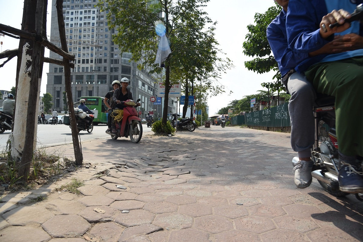 doan nguoi dat xe tranh CSGT anh 1