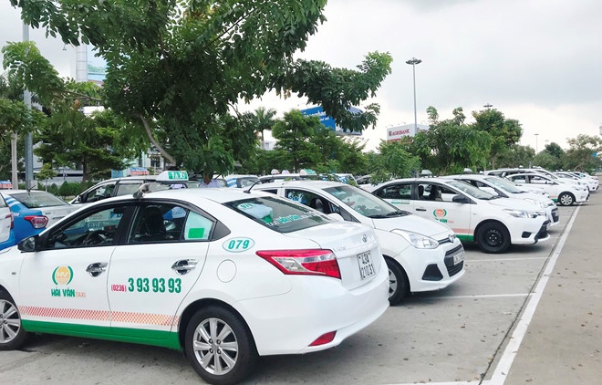 Bo GTVT de nghi Ha Noi khong quy dinh 'khoac dong phuc' cho taxi hinh anh