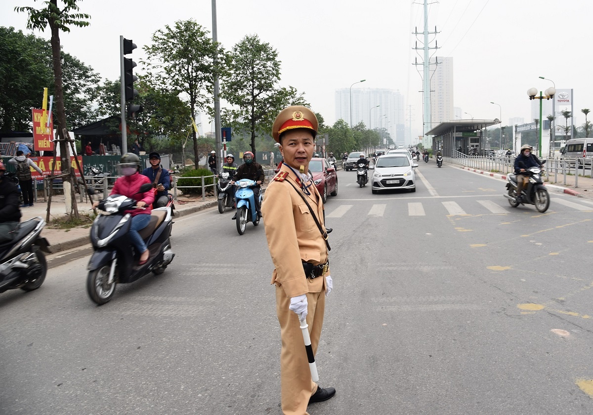 duong To Huu gan hang rao anh 9