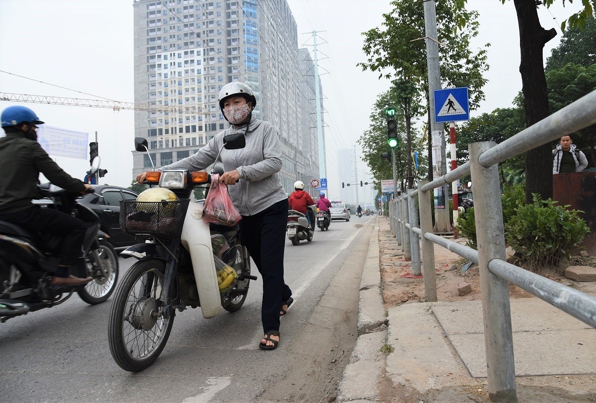 duong To Huu gan hang rao anh 8