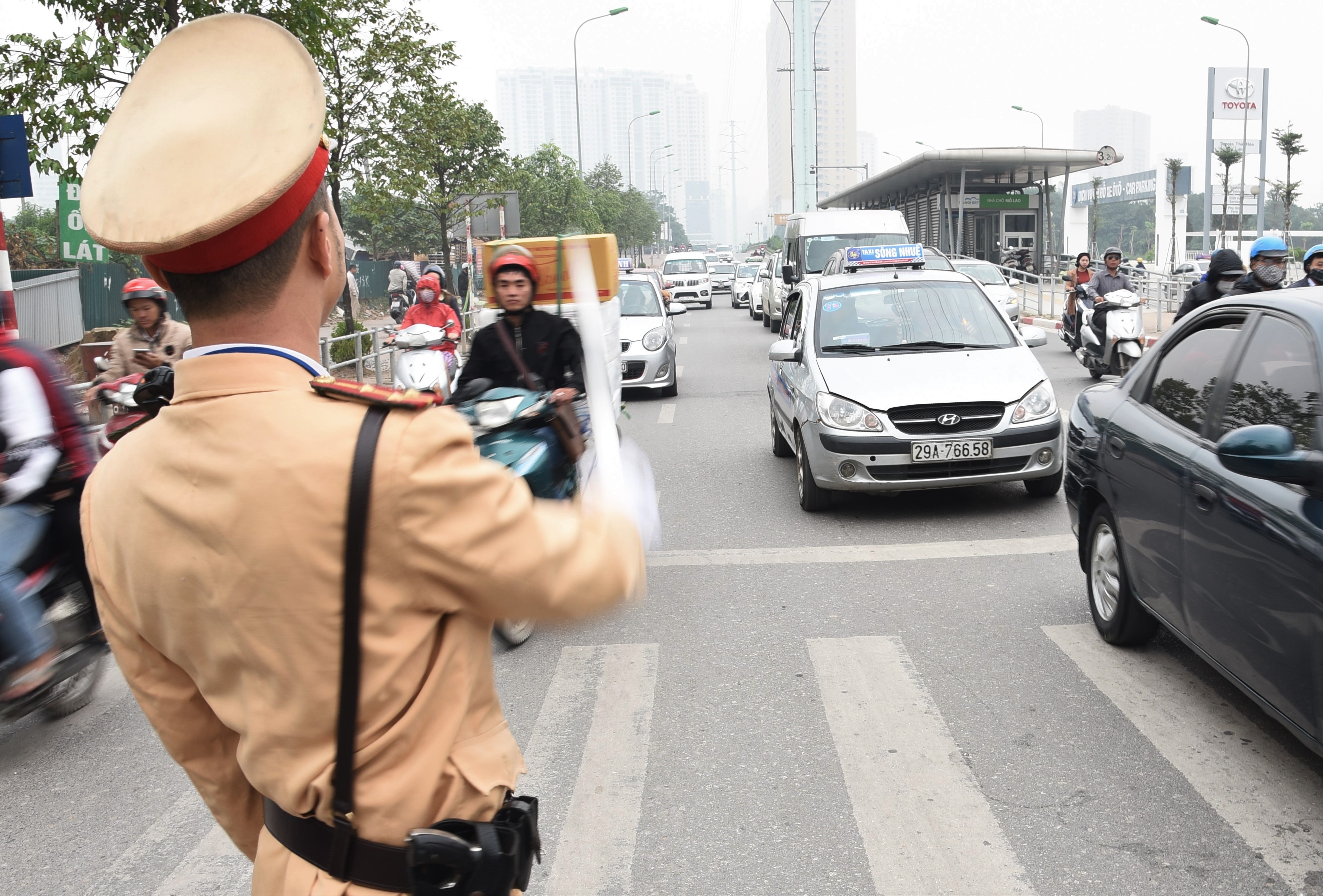 duong To Huu gan hang rao anh 7
