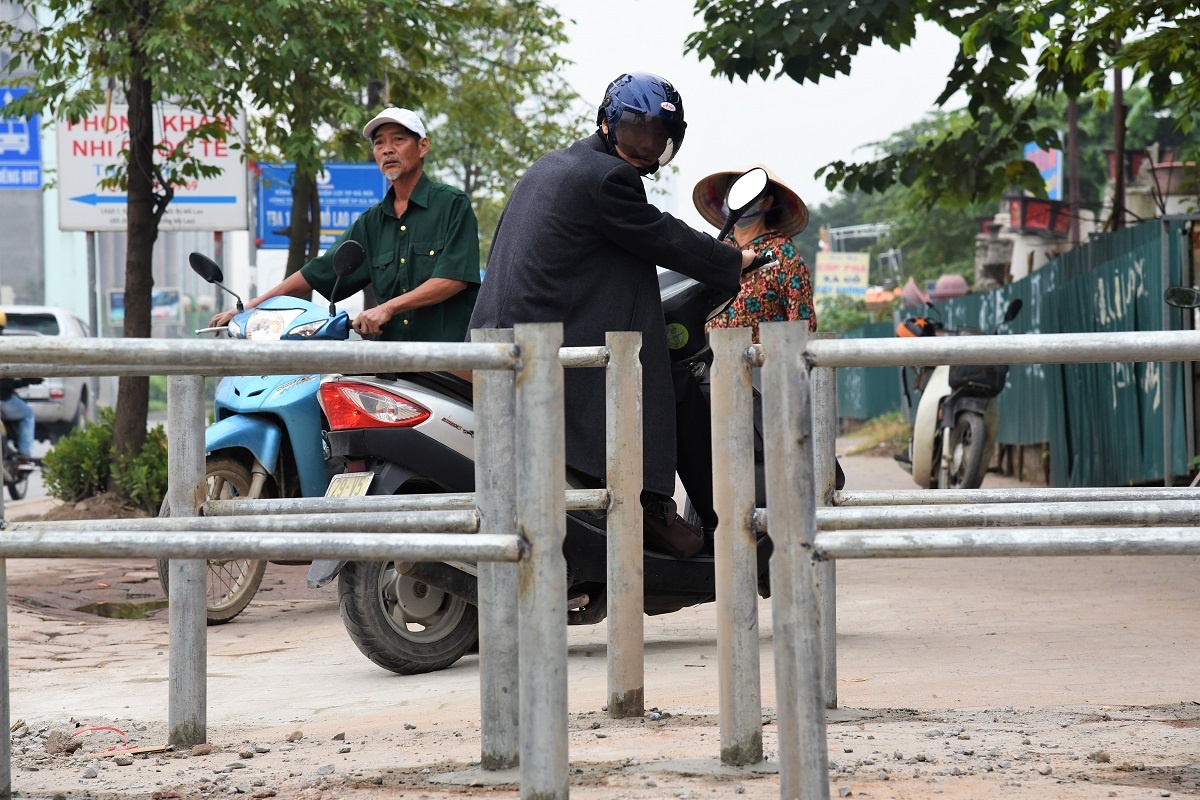 duong To Huu gan hang rao anh 2