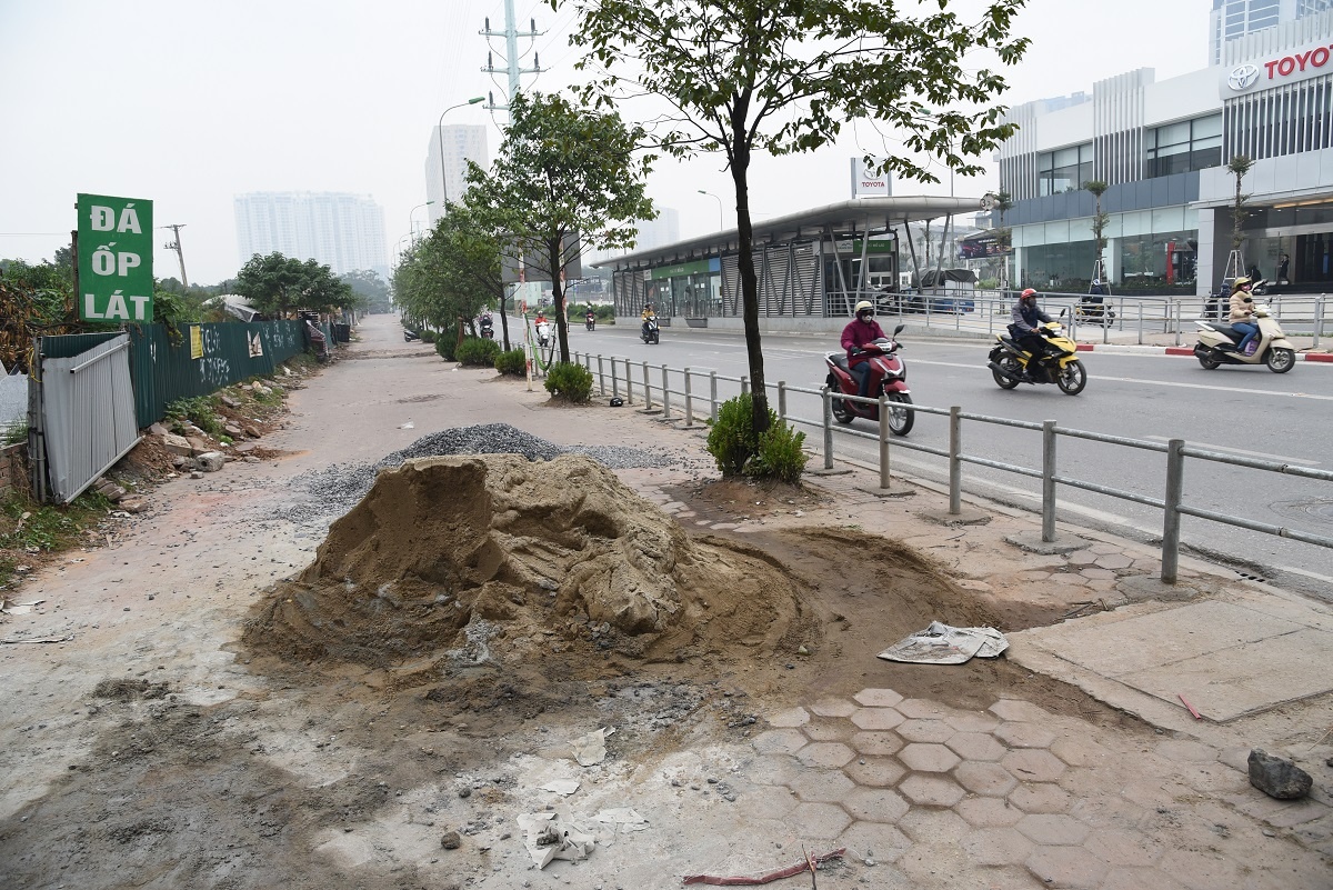 duong To Huu gan hang rao anh 15