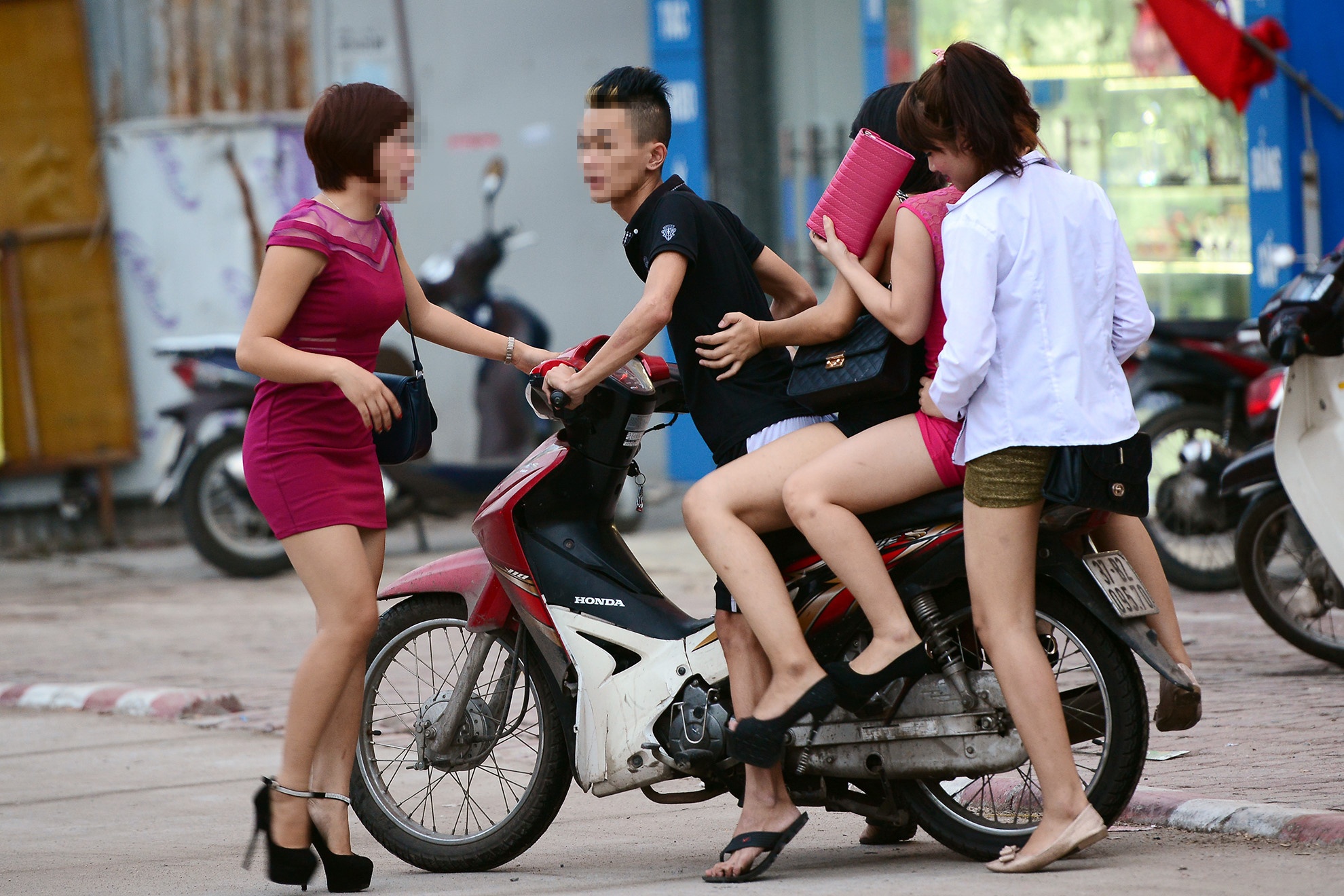 10 tu diem nghi mai dam tai Ha Noi khong co pho Tran Duy Hung hinh anh