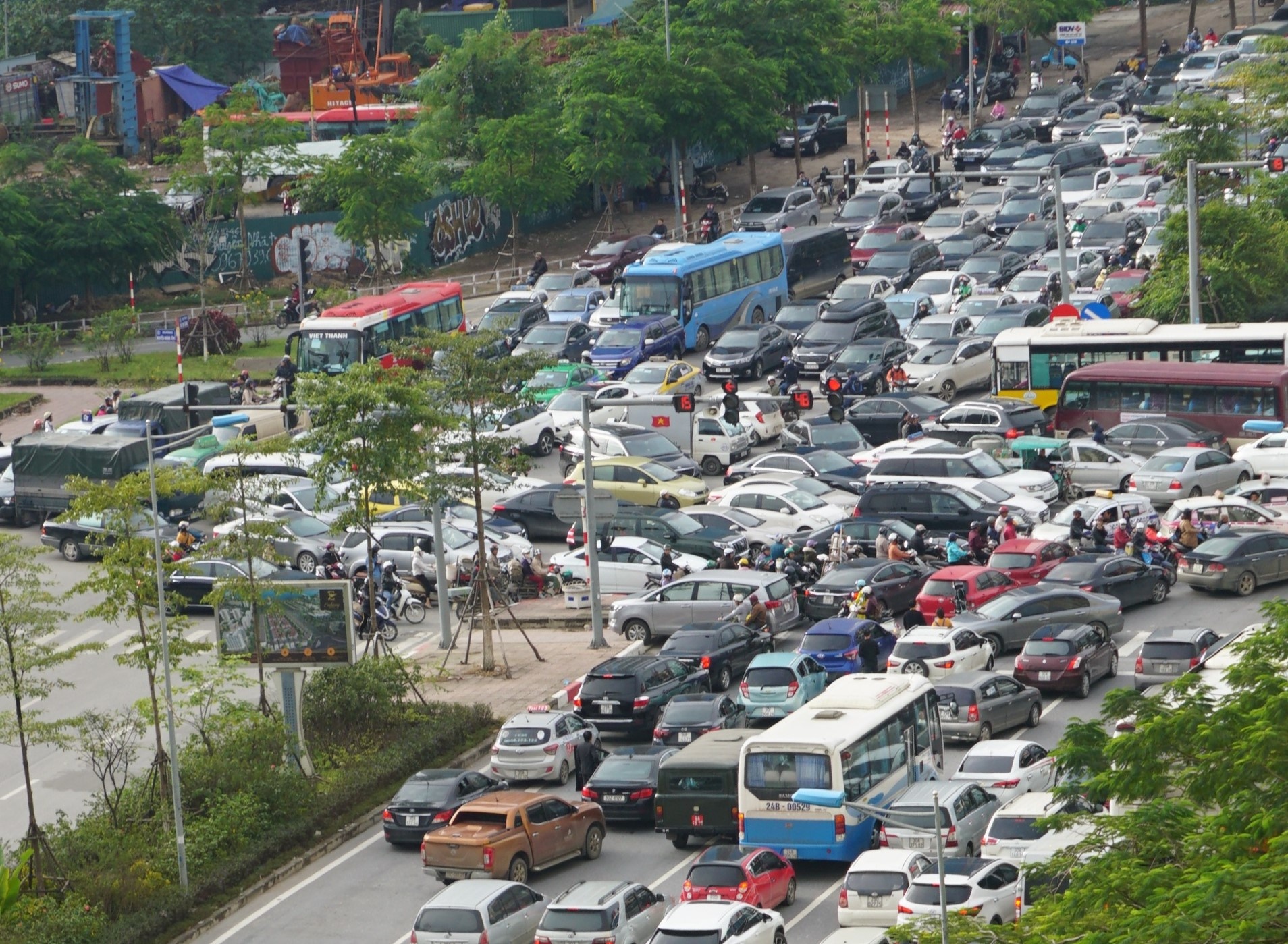 đường Võ Chí Công tắc nghẽn ảnh 1 duong Vo Chi Cong tac nghen anh 1