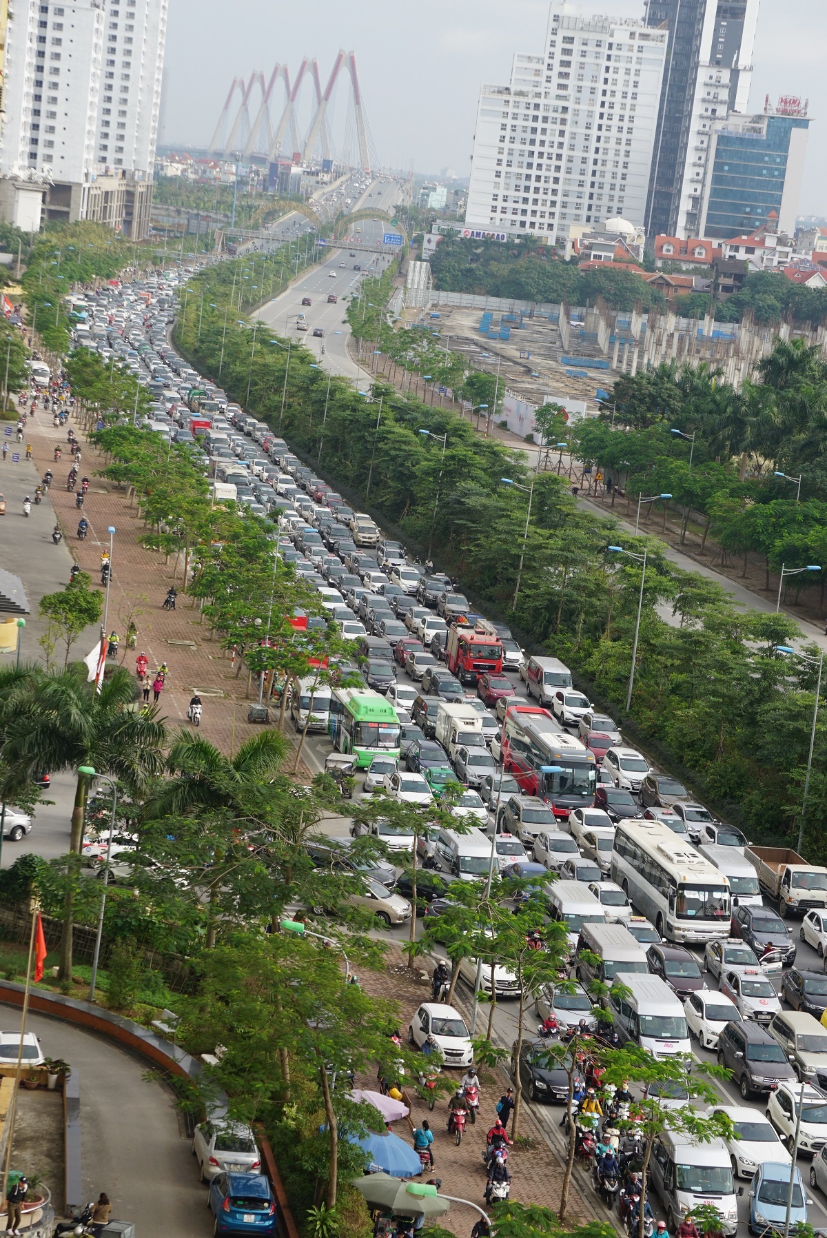 đường Võ Chí Công tắc nghẽn ảnh 2 duong Vo Chi Cong tac nghen anh 2