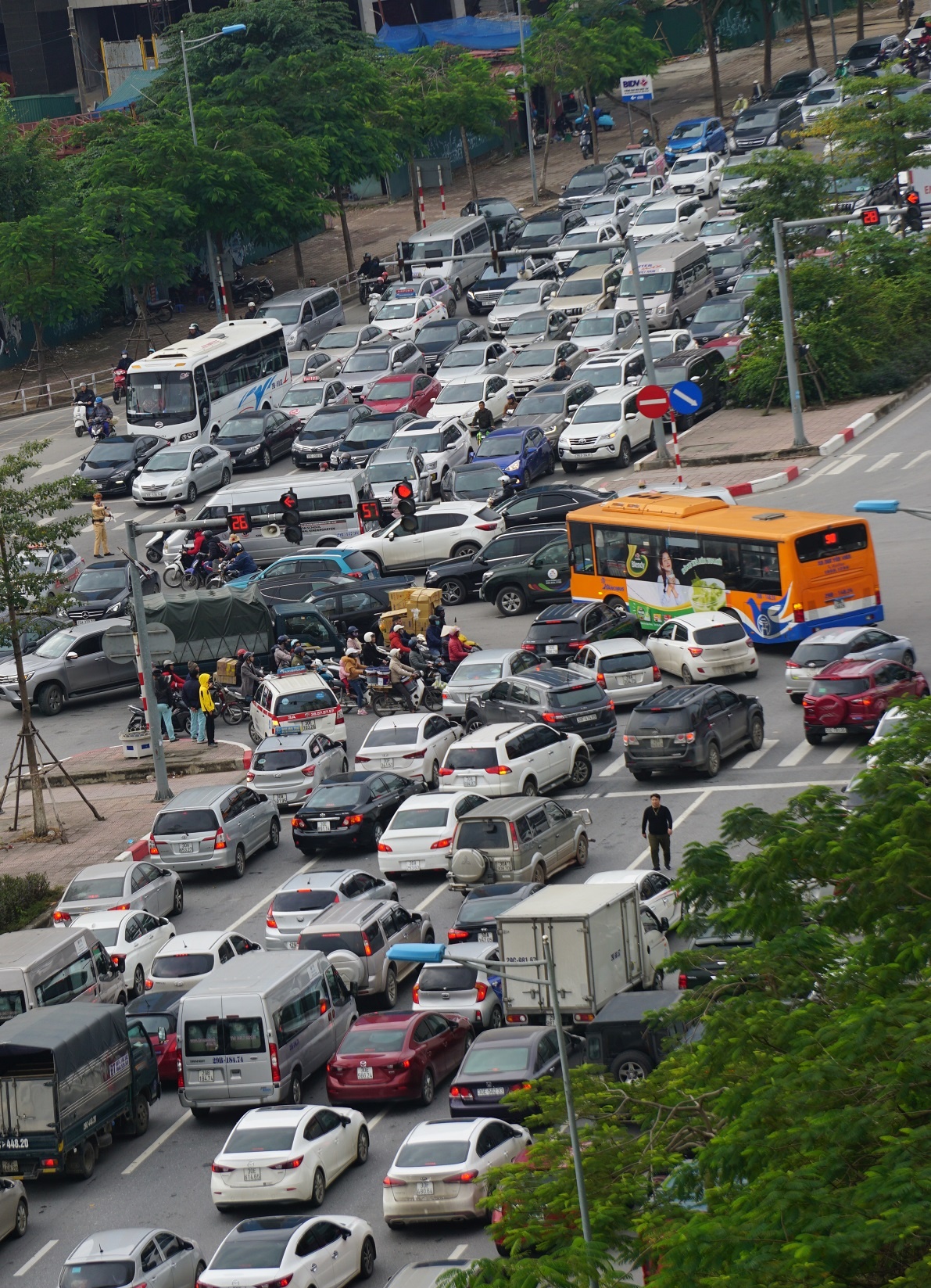 đường Võ Chí Công tắc nghẽn ảnh 3 duong Vo Chi Cong tac nghen anh 3