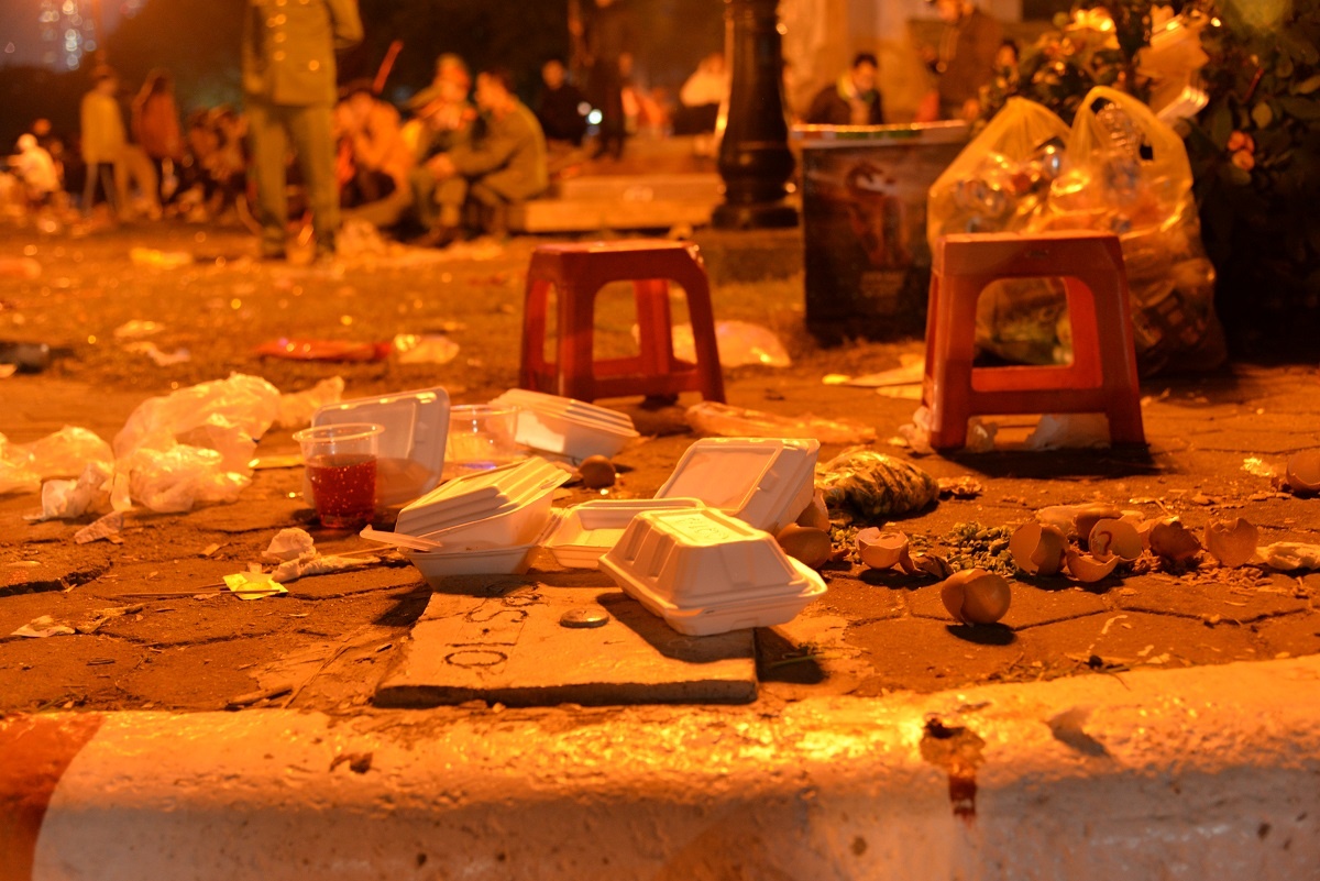 nhặt rác sân Mỹ Đình ảnh 4 nhat rac san My Dinh anh 4