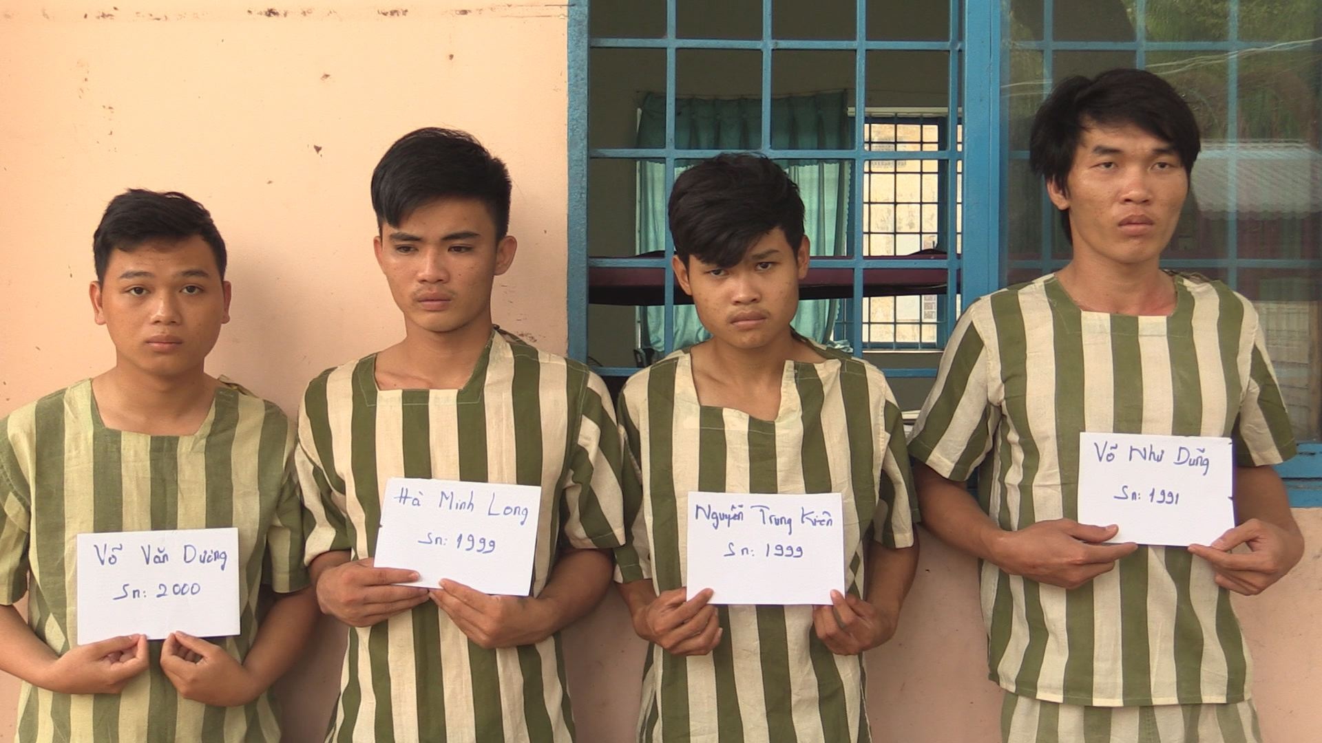 Danh dap, doa giet vo vi dang anh than mat voi nguoi khac hinh anh