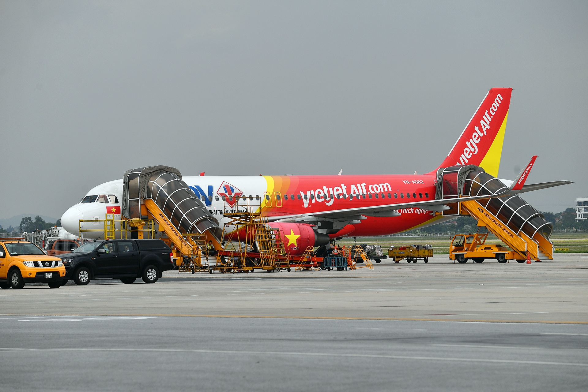 Dinh chi to bay, giam sat dac biet VietJet sau nhieu su co lien tiep hinh anh