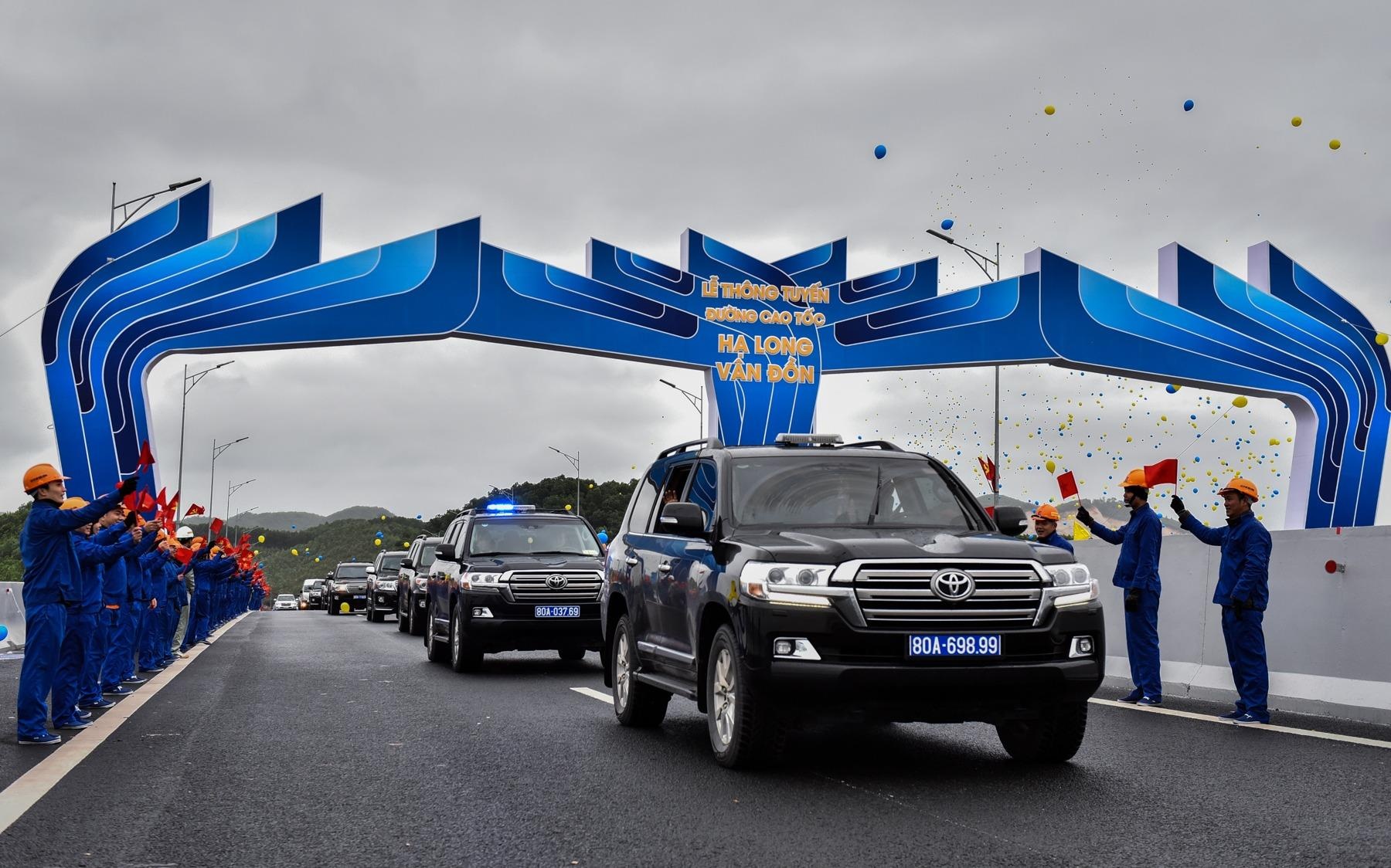 Thong xe tuyen cao toc tu san bay Van Don den cang tau khach Ha Long hinh anh