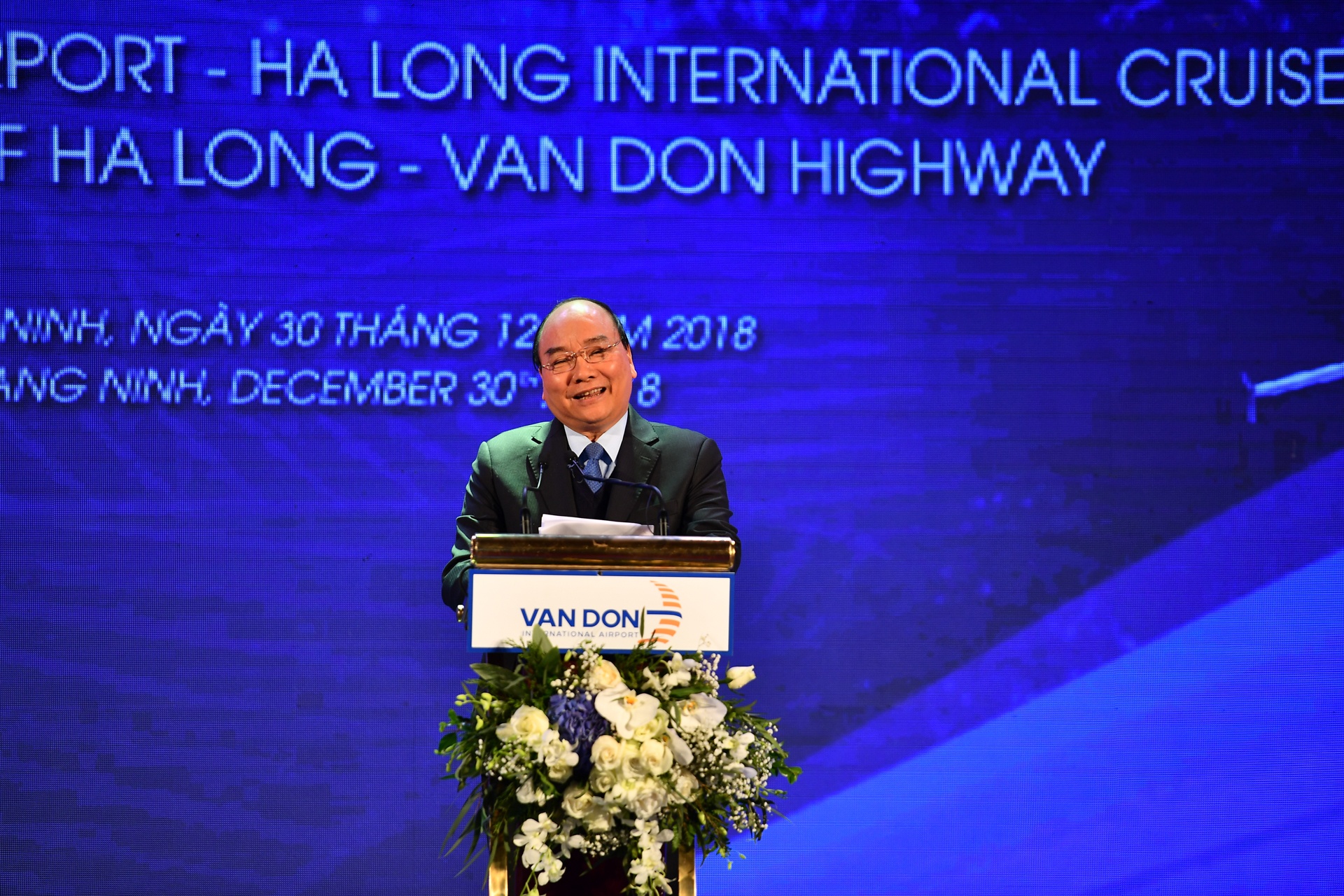 Thu tuong: San bay Van Don xay nhanh, gia thanh thap, my thuat hinh anh