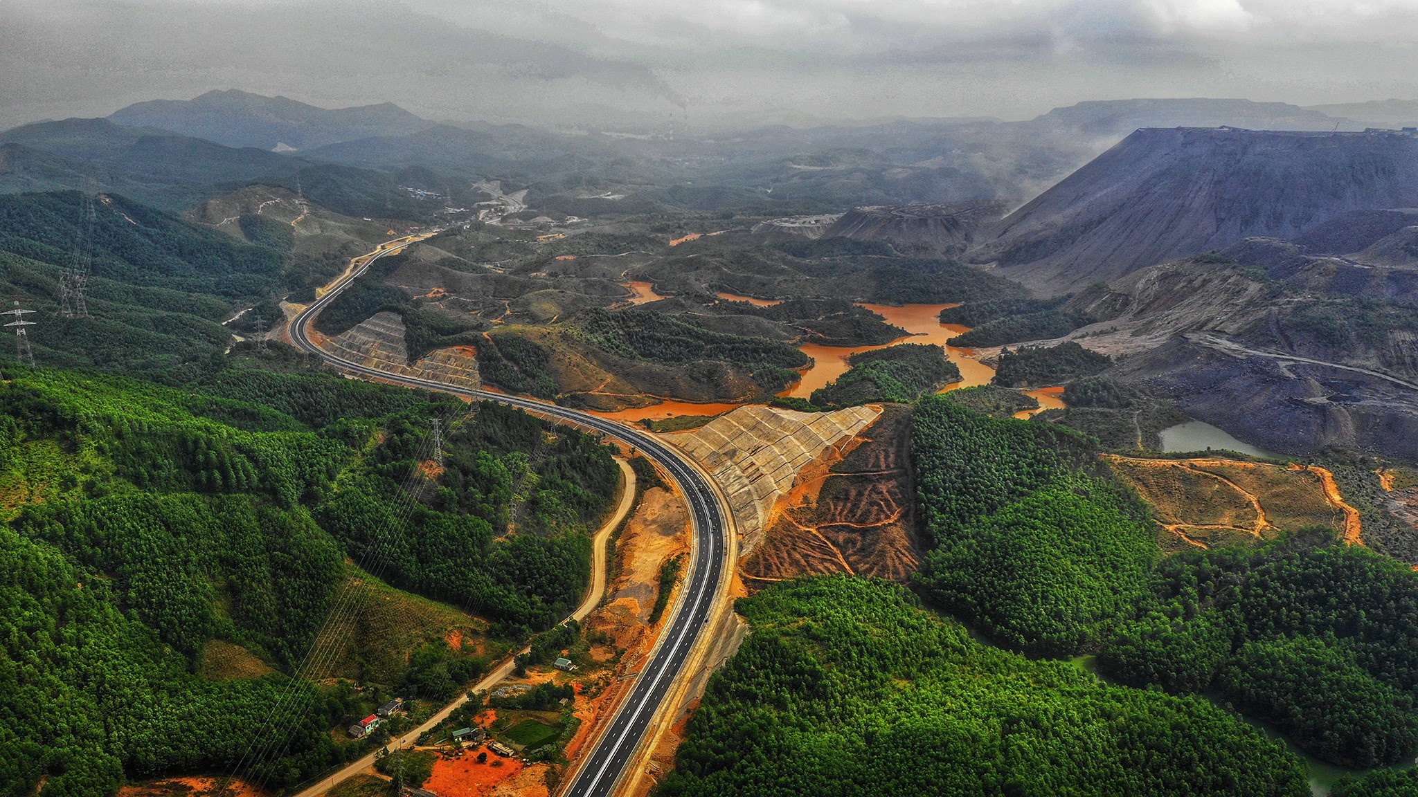 Thu tuong khen ngoi san bay van don anh 3