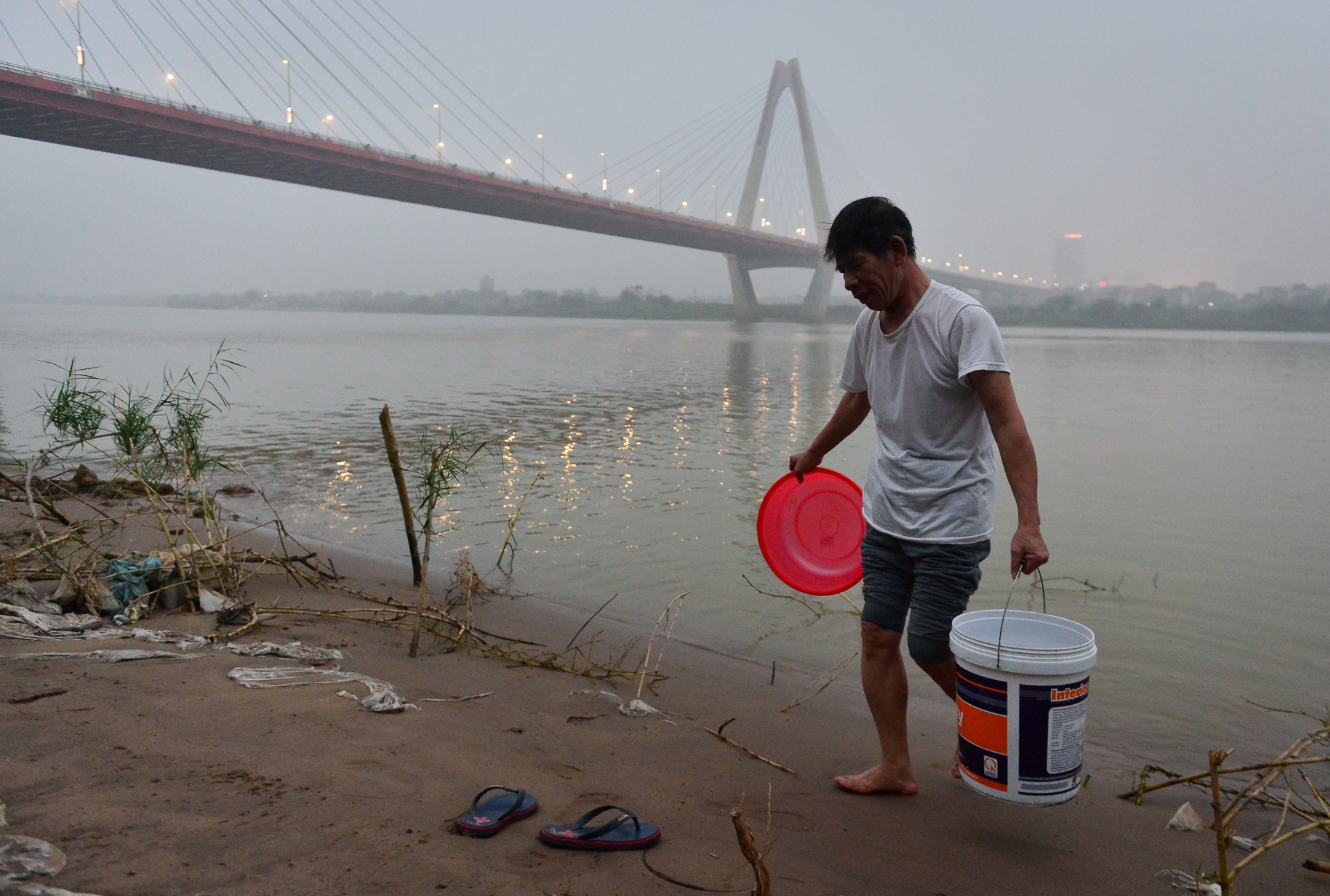 Cuoc song biet lap duoi gam cau Nhat Tan hinh anh