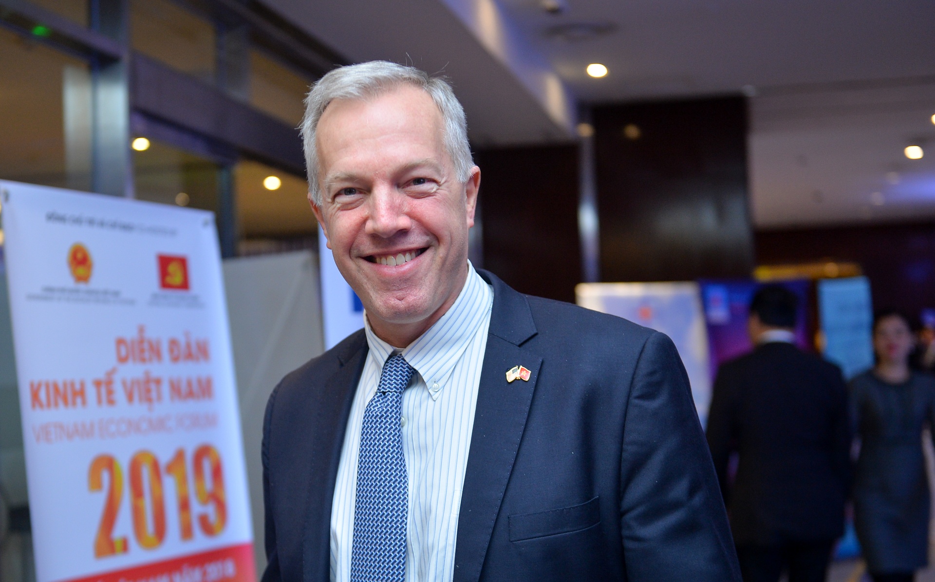 doi thoai chinh sach dien dan kinh te anh 13