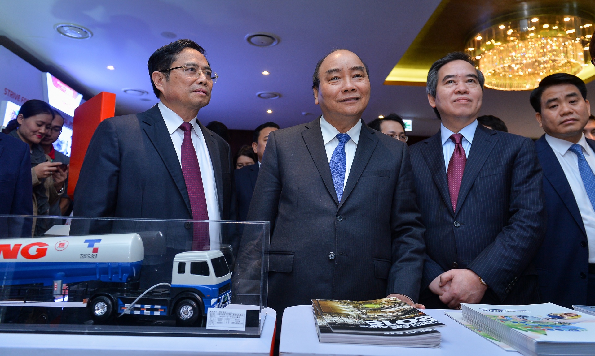 doi thoai chinh sach dien dan kinh te anh 11