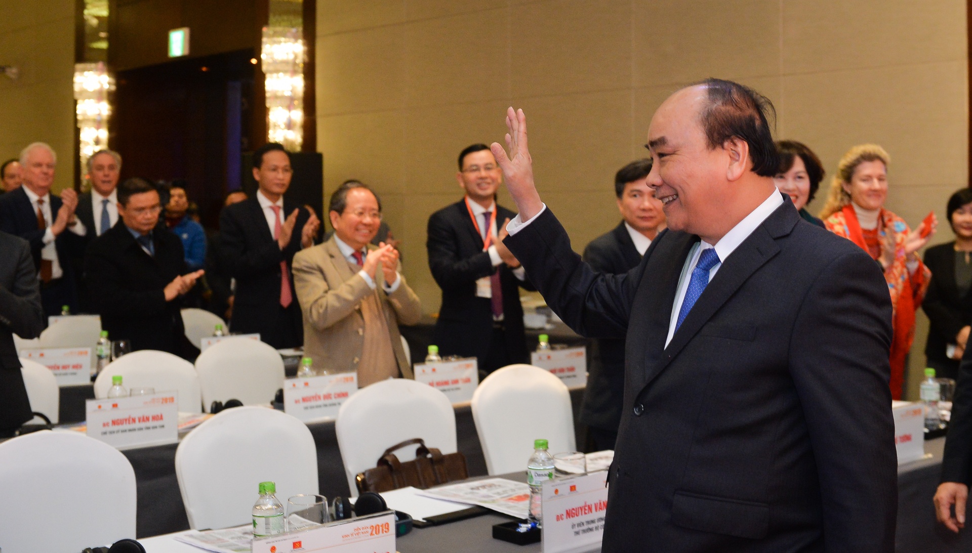 doi thoai chinh sach dien dan kinh te anh 1