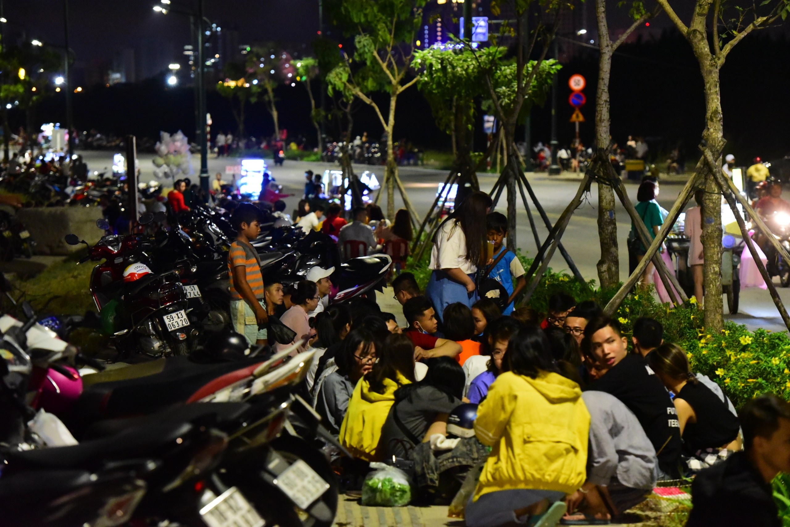 Dân Sài Gòn đón giao thừa ảnh 14 Dan Sai Gon don giao thua anh 14