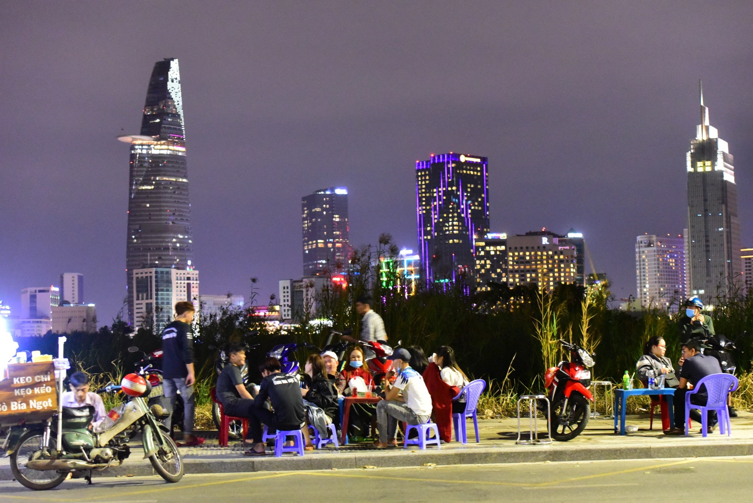 Dân Sài Gòn đón giao thừa ảnh 12 Dan Sai Gon don giao thua anh 12